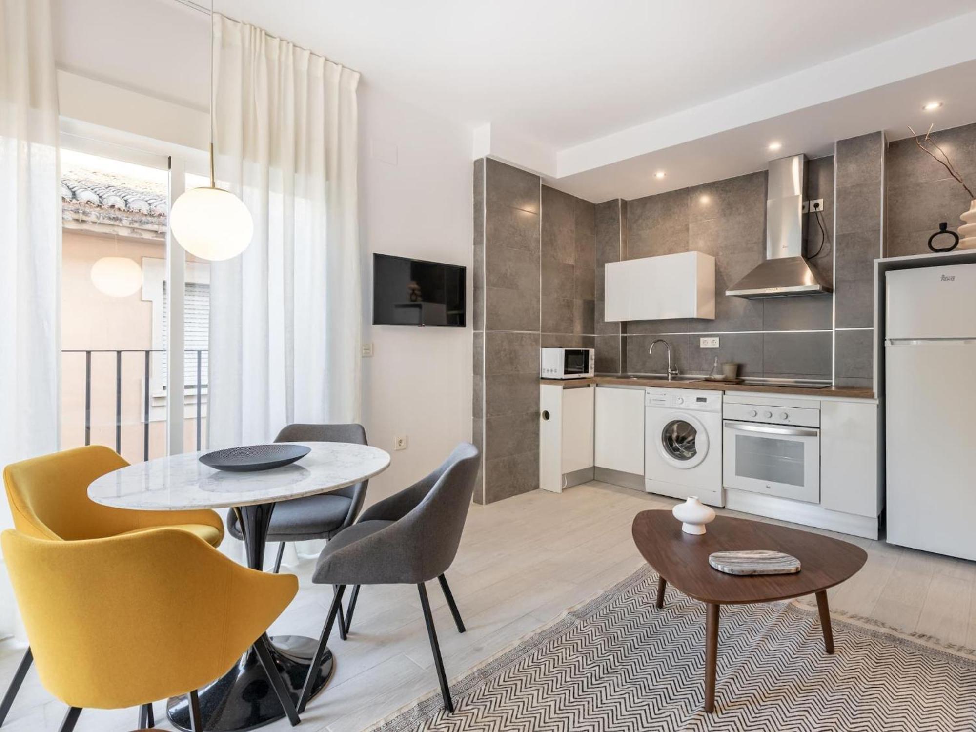 Central Stylish And Elegant 1 & 2 Bedroom Apartments I 그라나다 외부 사진