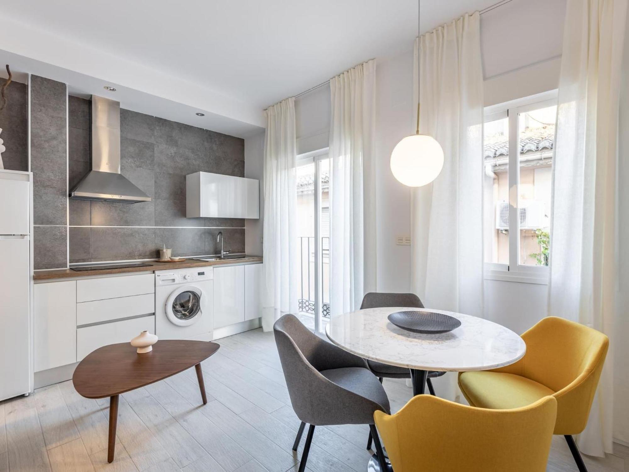 Central Stylish And Elegant 1 & 2 Bedroom Apartments I 그라나다 외부 사진